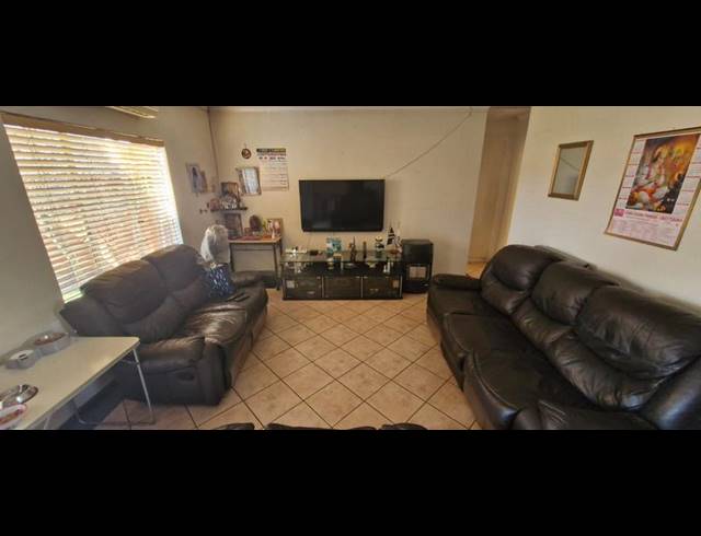 2 BEDROOM TOWNHOUSE FOR SALE IN MONAVONI